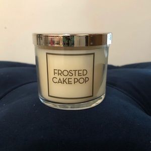 Bath & Body Works 4oz candle - Frosted Cake Pop